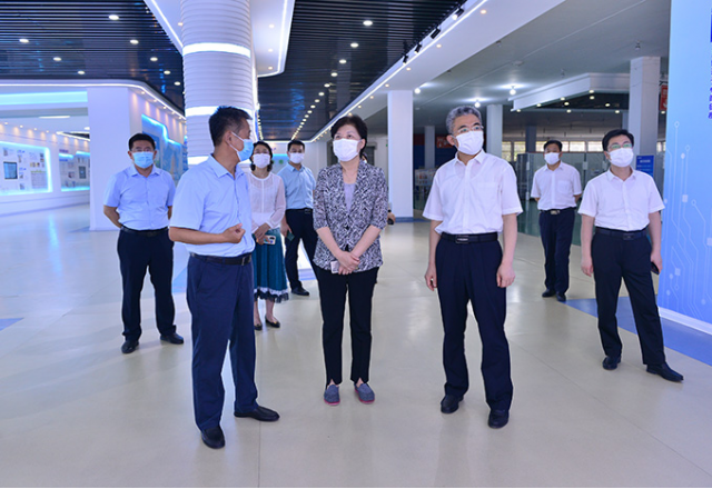 濟(jì)寧市政協(xié)主席、黨組書記霍媛媛到新風(fēng)光公司調(diào)研